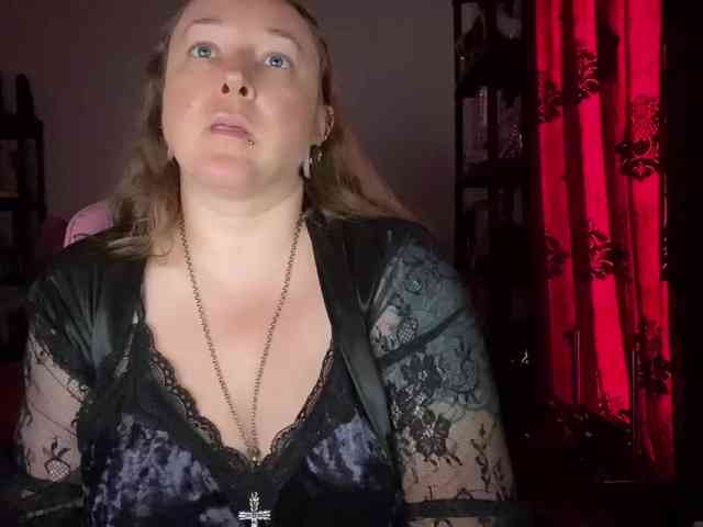 NylonQueen webcam