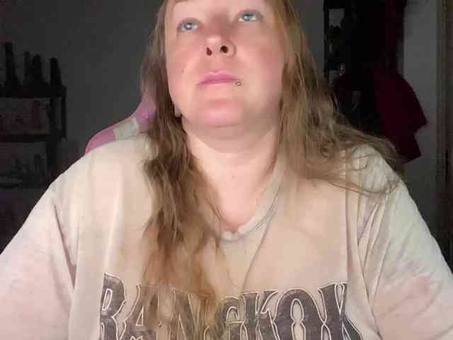NylonQueen webcam