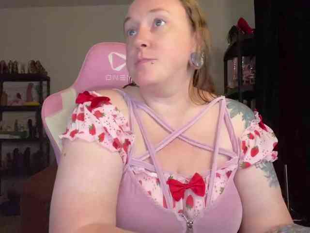 NylonQueen webcam