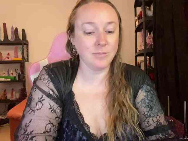 NylonQueen webcam
