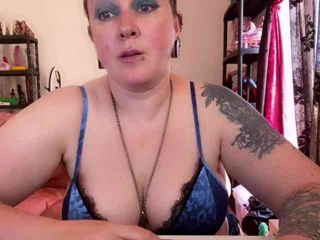 NylonQueen webcam