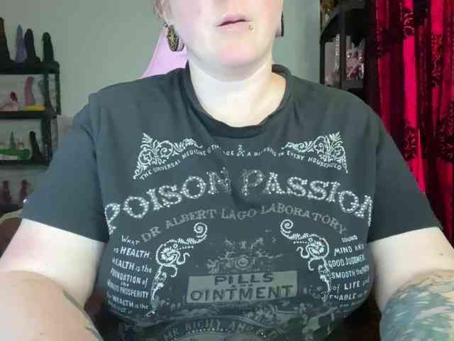 NylonQueen webcam