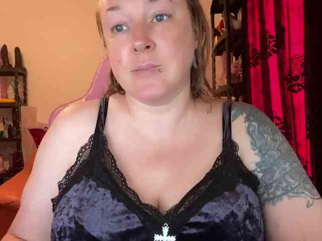NylonQueen webcam
