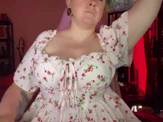 NylonQueen webcam