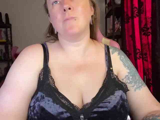 NylonQueen webcam