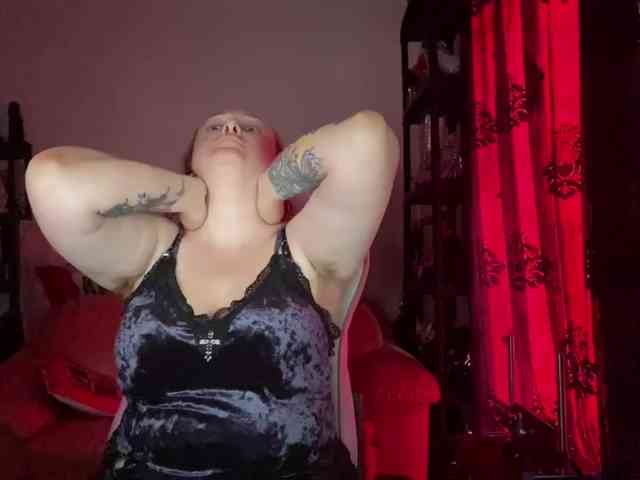 NylonQueen webcam