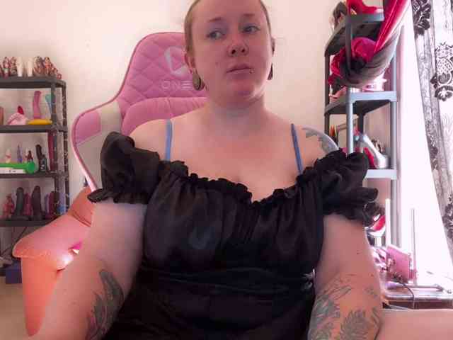 NylonQueen webcam