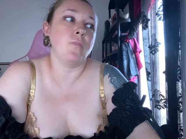 NylonQueen