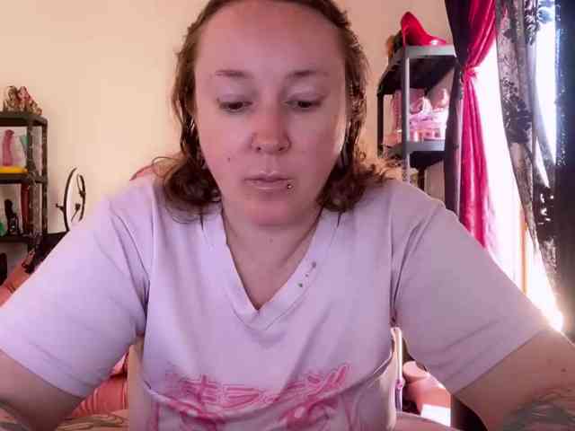 NylonQueen webcam