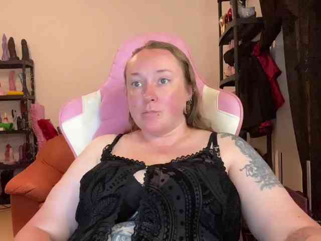NylonQueen webcam