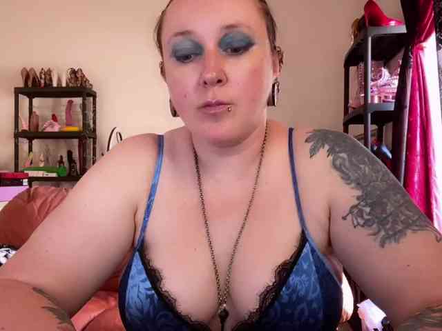 NylonQueen webcam