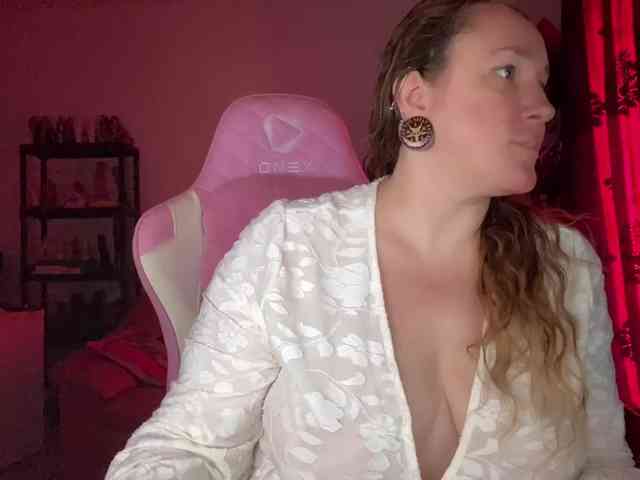 NylonQueen webcam