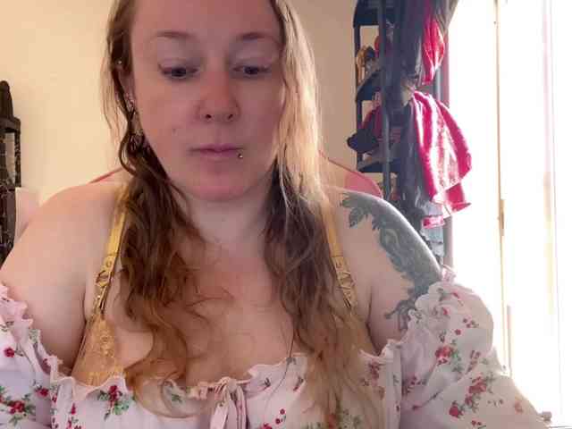 NylonQueen webcam