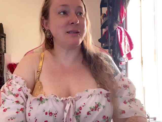 NylonQueen webcam