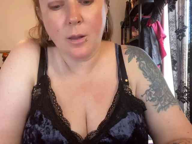NylonQueen webcam