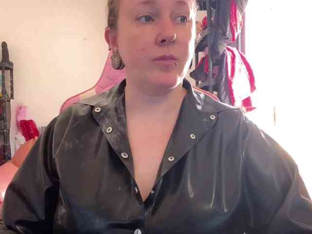NylonQueen webcam