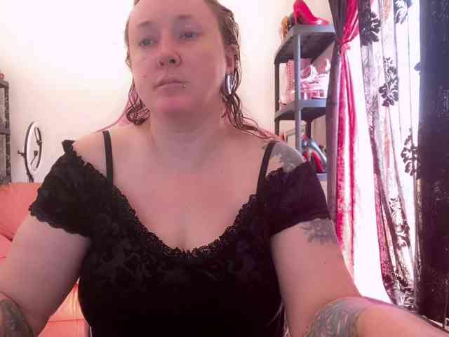 NylonQueen webcam