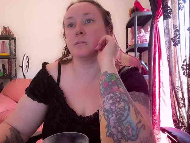 NylonQueen webcam