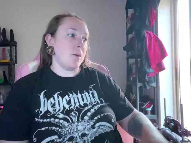 NylonQueen webcam