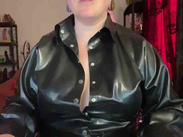 NylonQueen webcam