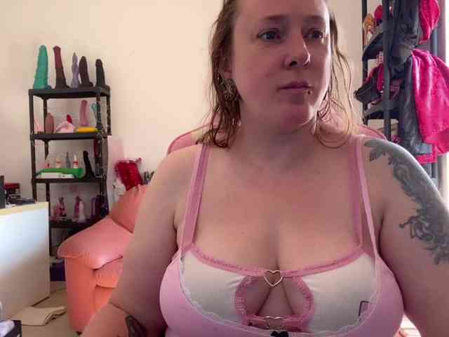 NylonQueen webcam