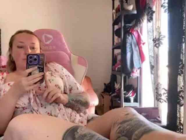 NylonQueen webcam