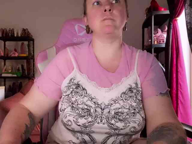 NylonQueen webcam
