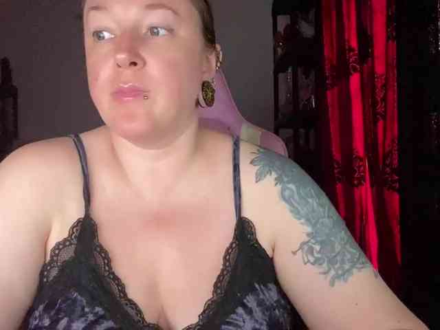 NylonQueen webcam