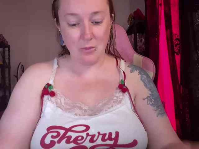 NylonQueen webcam