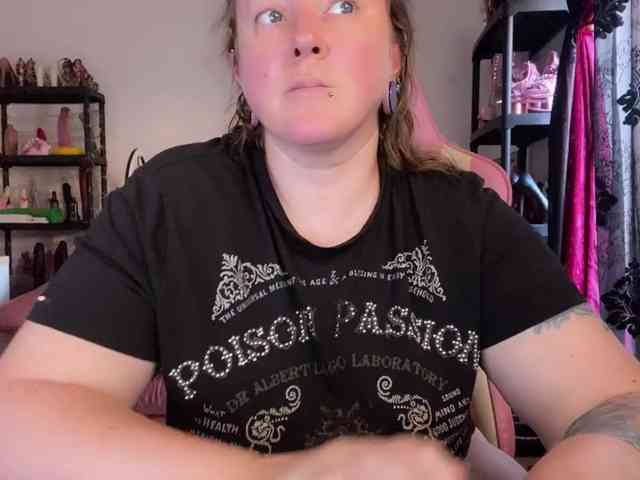 NylonQueen webcam