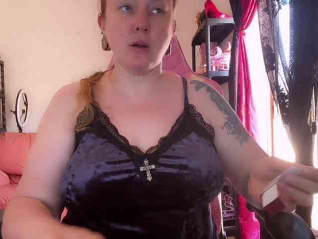 NylonQueen webcam