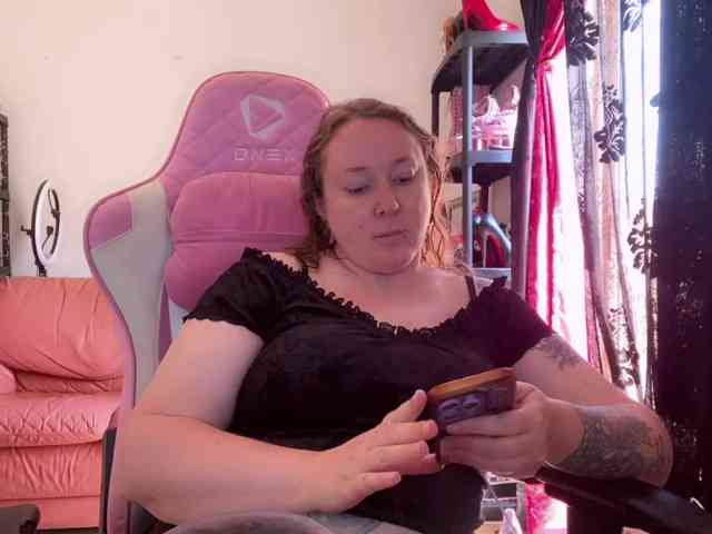 NylonQueen webcam