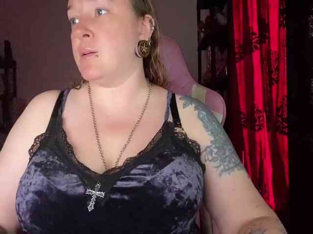 NylonQueen webcam