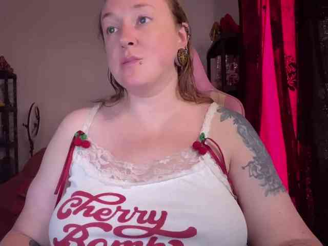 NylonQueen webcam