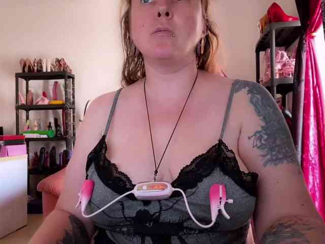 NylonQueen webcam