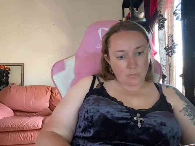 NylonQueen's webcam live show