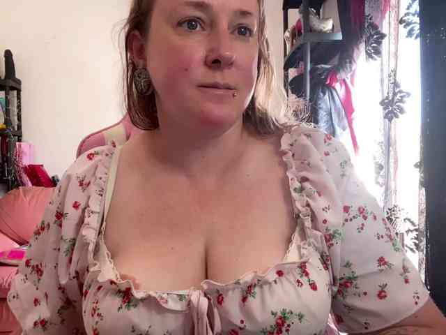 NylonQueen webcam