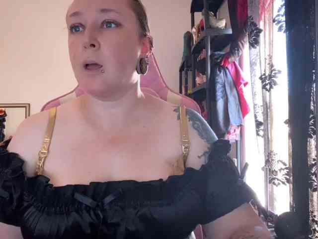 NylonQueen webcam