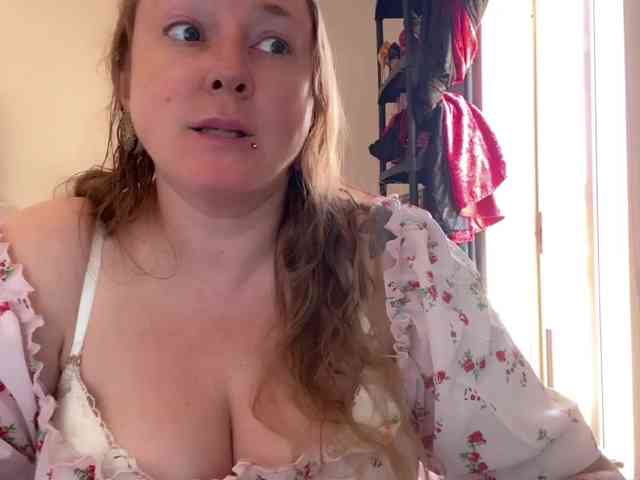 NylonQueen webcam
