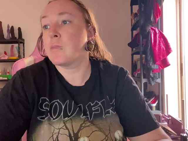 NylonQueen webcam