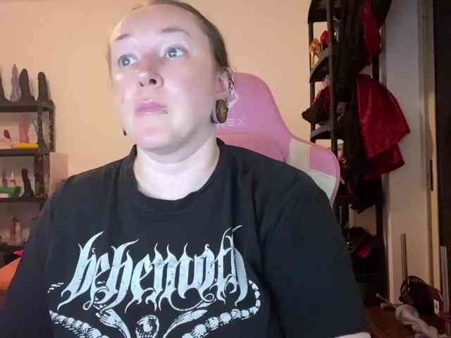 NylonQueen webcam