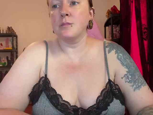 NylonQueen webcam