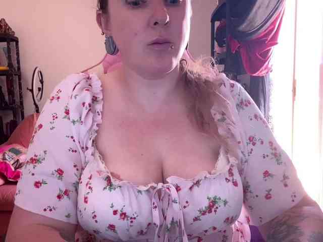NylonQueen webcam