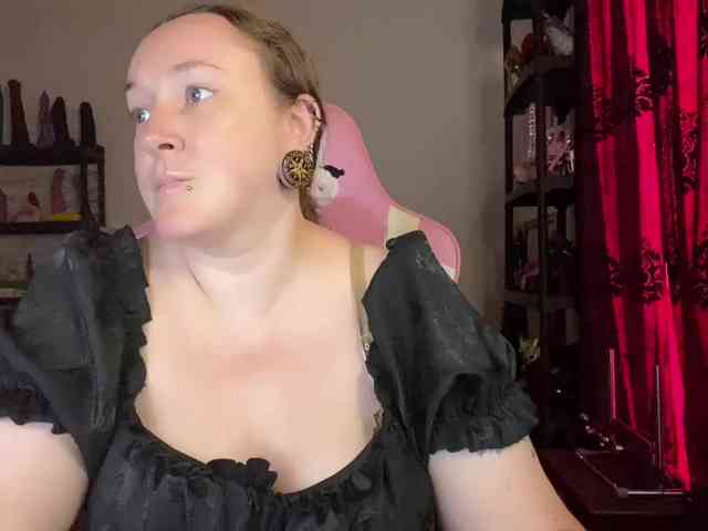 NylonQueen webcam