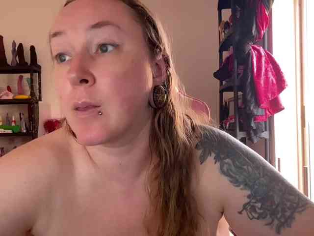 NylonQueen webcam