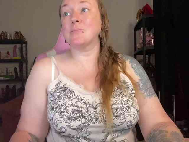 NylonQueen webcam