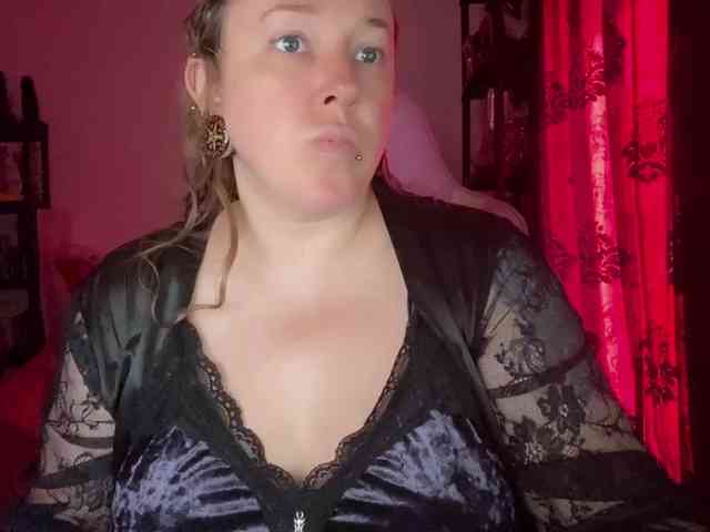NylonQueen webcam