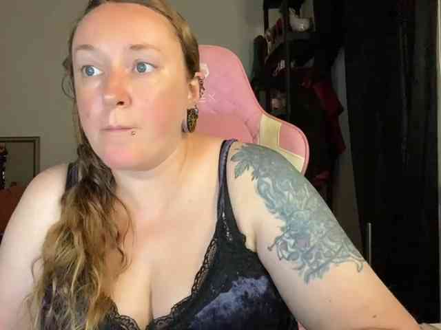NylonQueen webcam