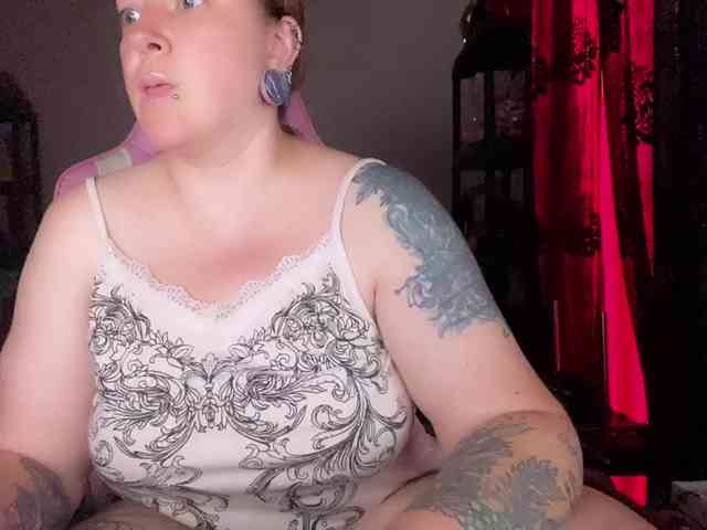 NylonQueen webcam