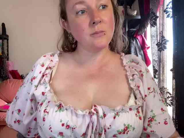 NylonQueen webcam